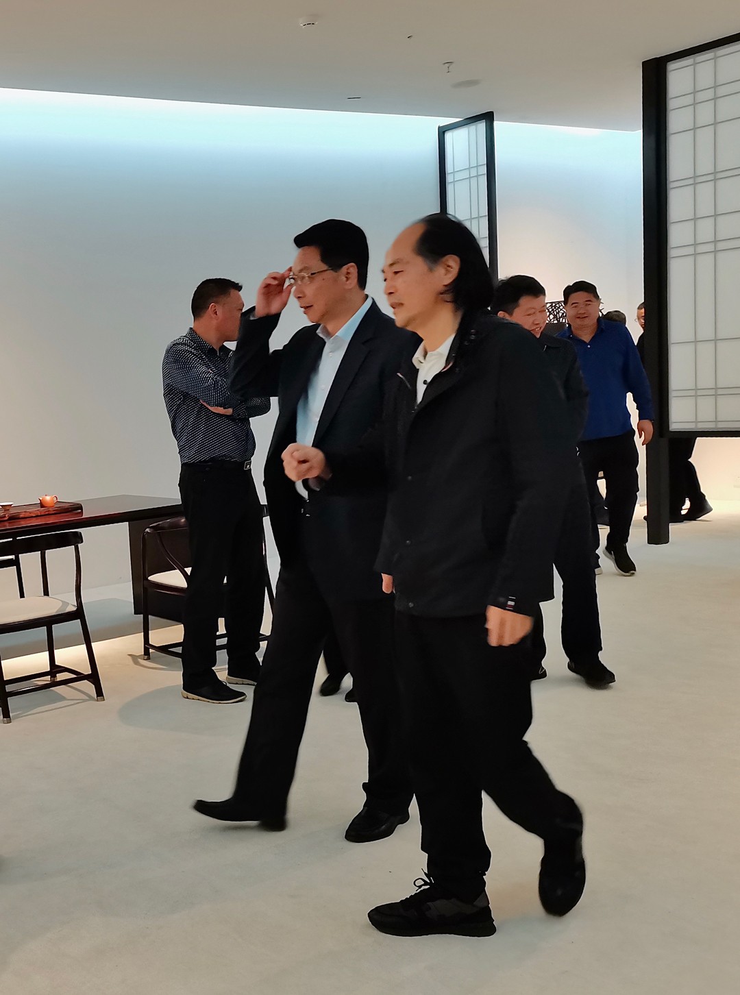 领导视察大师旗下家具品牌